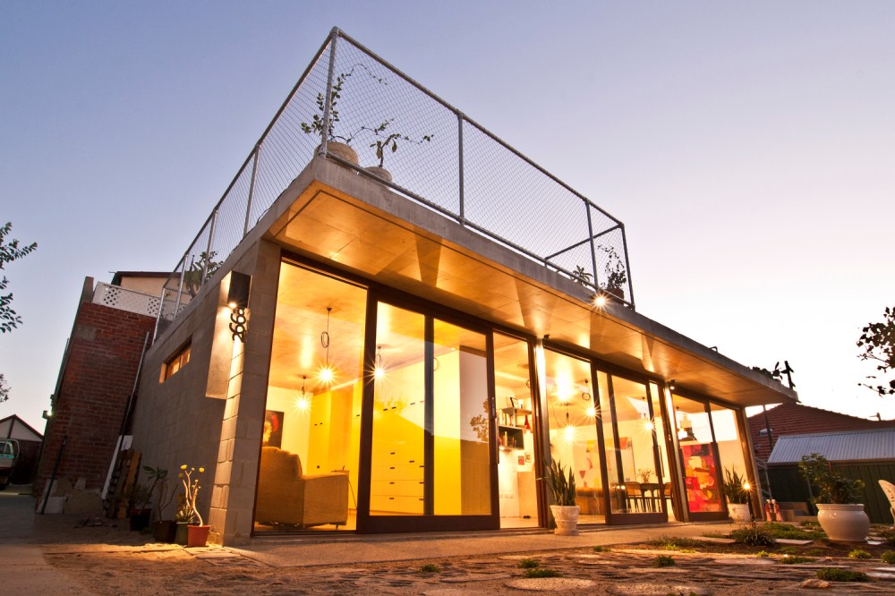 2011-06-2500-01-Apartment House-Matt Biocich