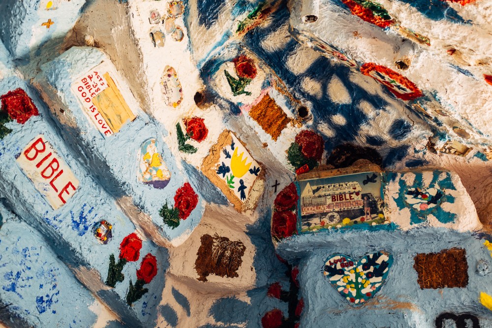 salvation-mountain-18